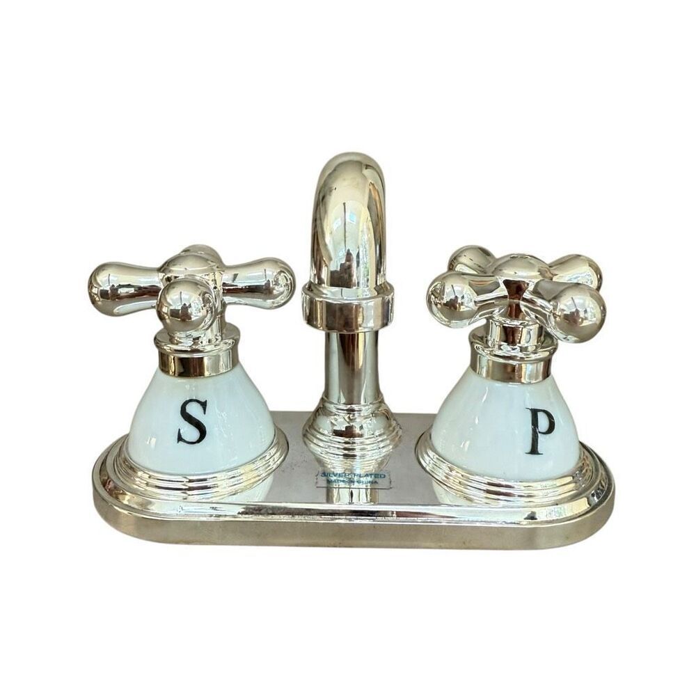 International Silver Company vintage silver plated salt and pepper shaker New